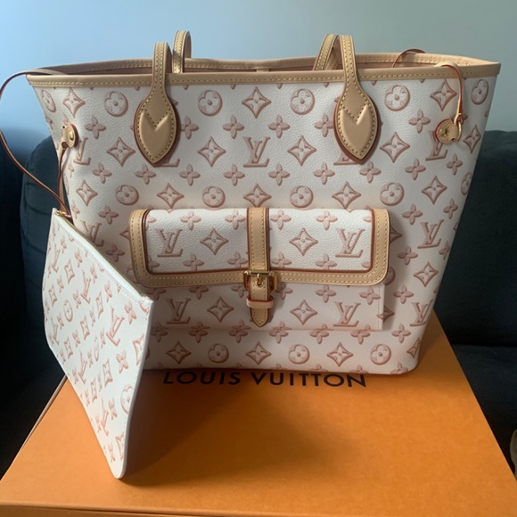 New never used Louis Vuitton Neverfull Fall Collection Bag - Picture 11 of 12